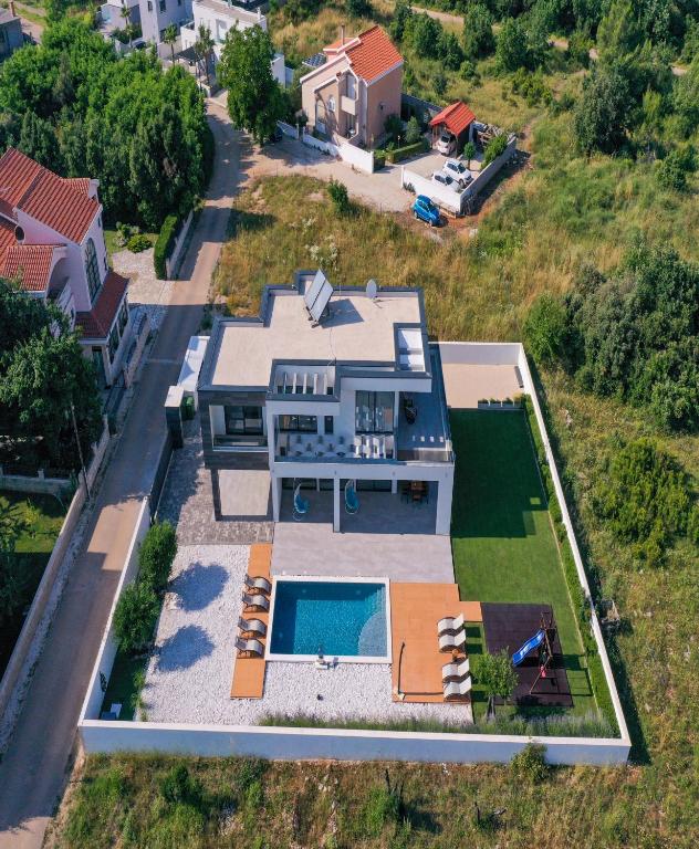 Bazén v ubytovaní Contemporary Zadar Villa 4 Bedrooms Villa Barako Prestige Private Heated Pool Air-Conditioning Zaton alebo v jeho blízkosti