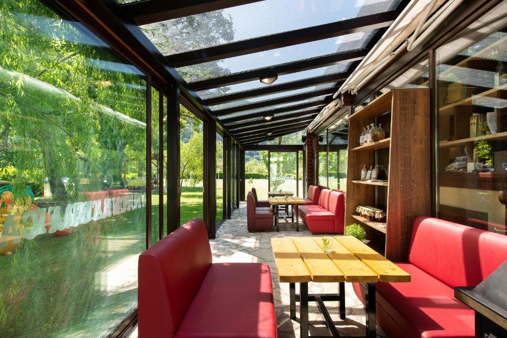 Restaurace v ubytování Natura Chalets