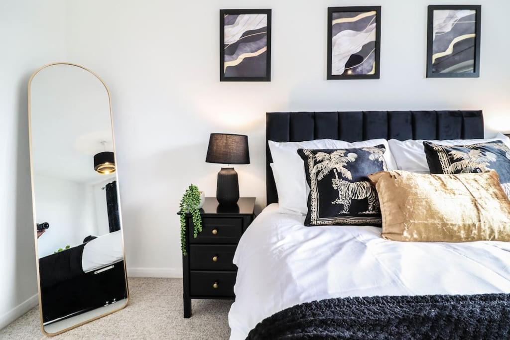 Large 3 Bed Free Parking Long Stay Discount, Royal Tunbridge Wells