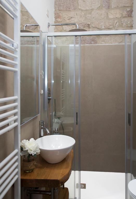 Łazienka w obiekcie Residenza Porta Perlici Assisi Apartment