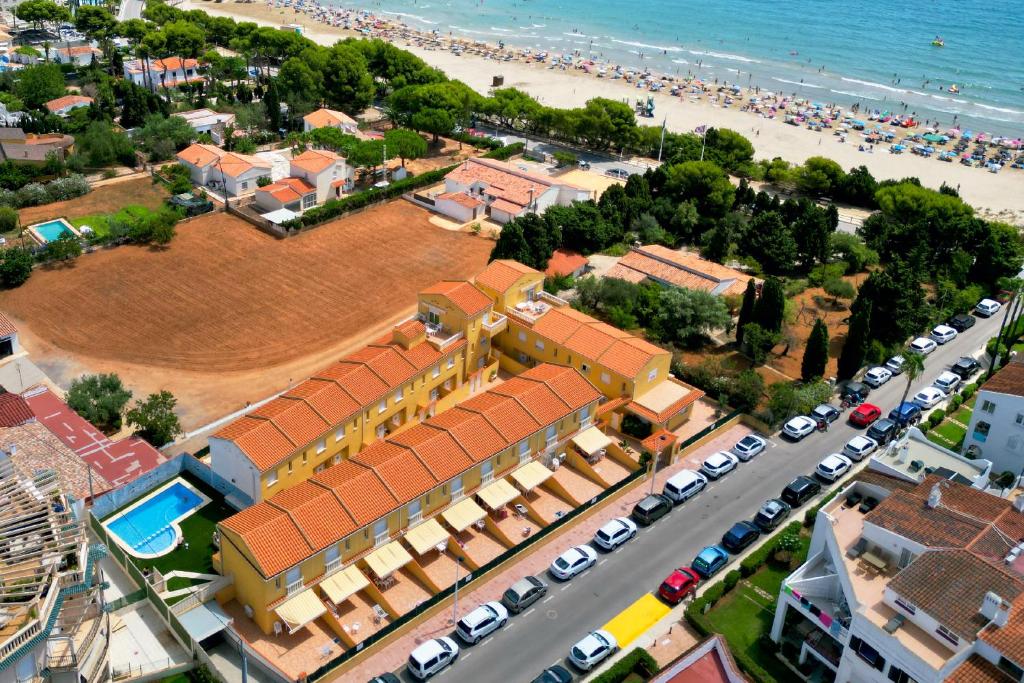 an aerial view of a resort and a beach at Anamar Kione Rentals in Alcossebre