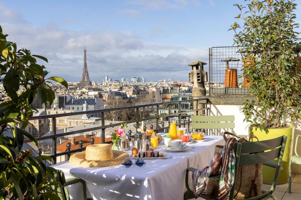 a table with a view of the eiffel tower at Le Littré in Paris