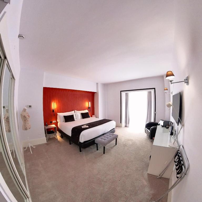 Posteľ alebo postele v izbe v ubytovaní Mariposa Hotel Malaga