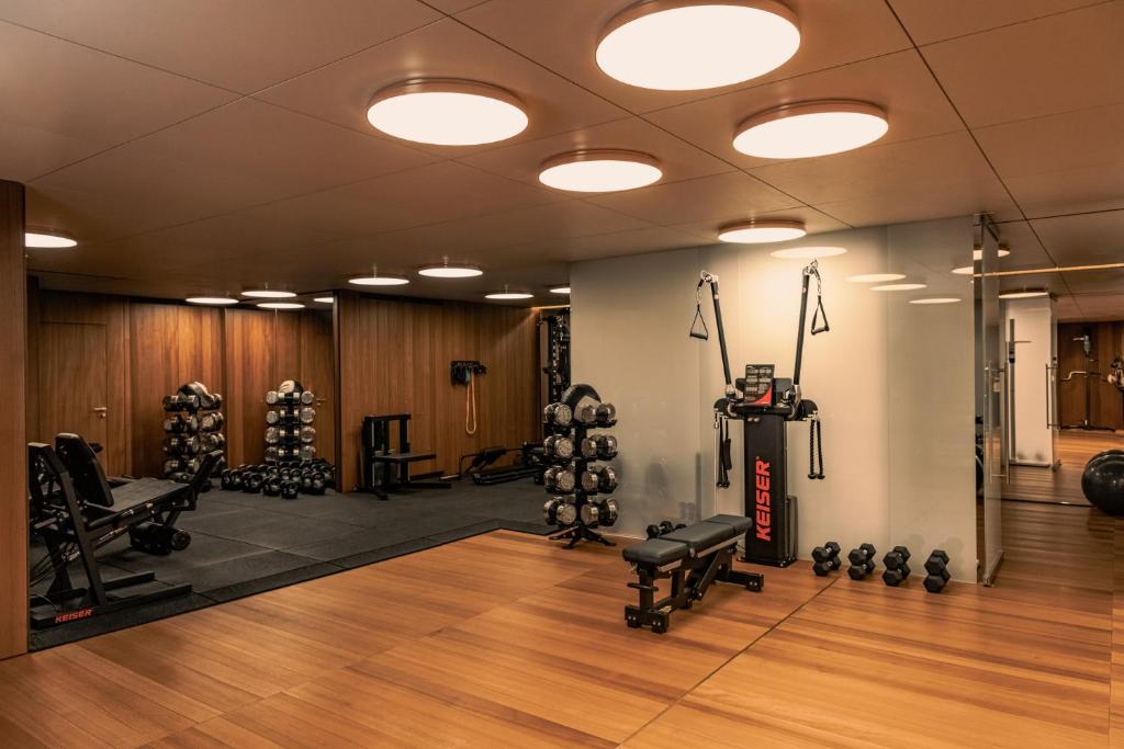 Fitness centrum a/nebo fitness zařízení v ubytování Bvlgari Hotel Paris