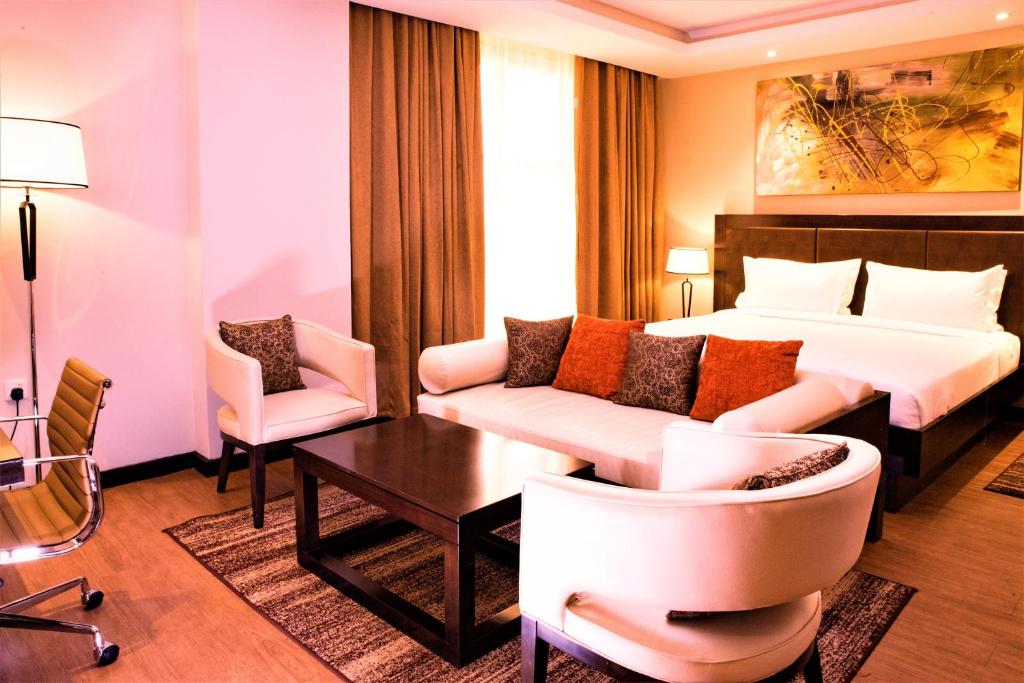 Postel nebo postele na pokoji v ubytování DoubleTree by Hilton Nairobi