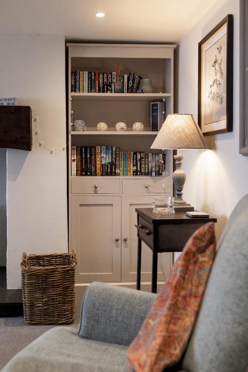 Posezení v ubytování 2 Bed stylish village retreat in Braunton