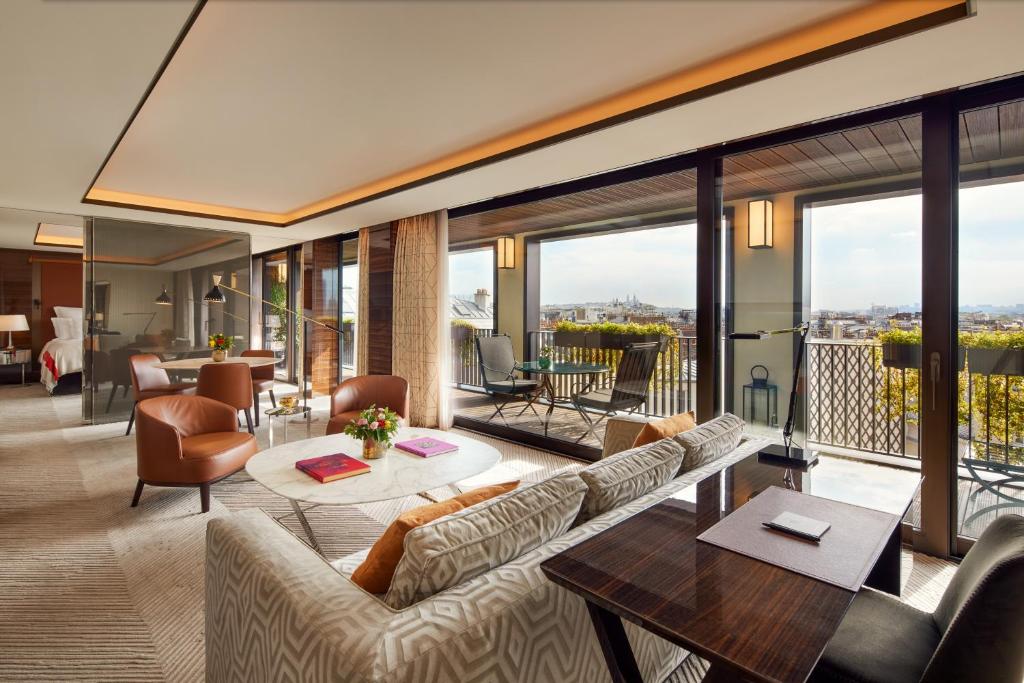 Posezení v ubytování Bvlgari Hotel Paris