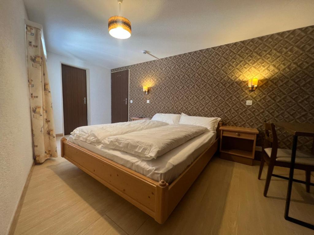Postel nebo postele na pokoji v ubytování Hotel Gemmi