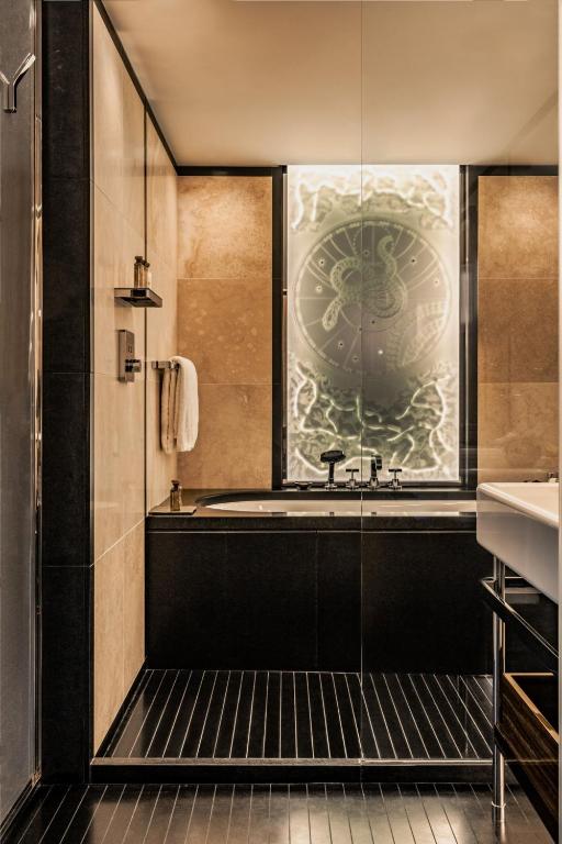 Koupelna v ubytování Bvlgari Hotel Paris
