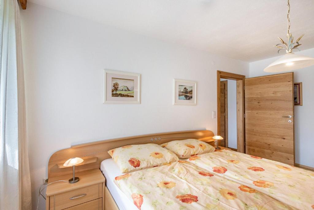 Postel nebo postele na pokoji v ubytování Ferienwohnung im Haus Stöckl