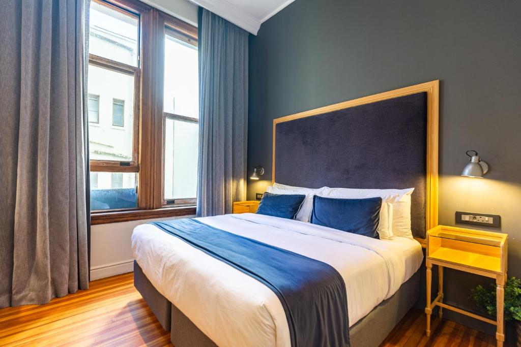 Old Bank Hotel - Lion Roars Hotels & Lodges - Deluxe Double Or Twin Room With City View
