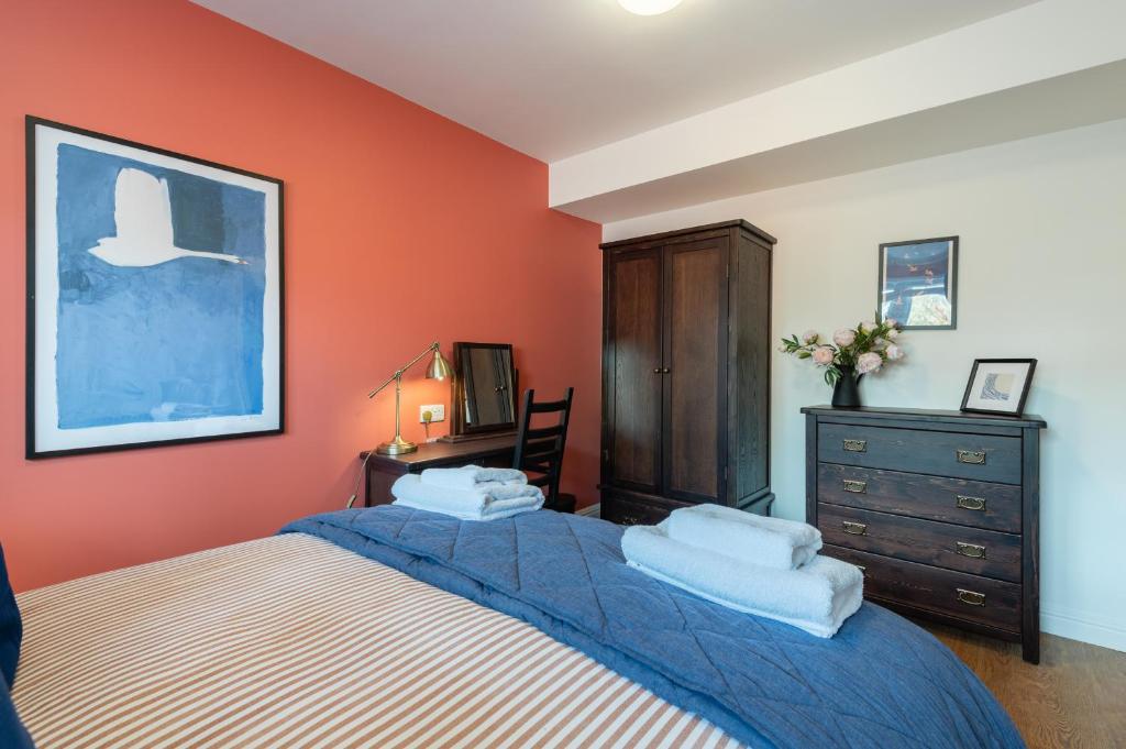 Postel nebo postele na pokoji v ubytování Shorefront Apartment - Sea View with 3 Bedrooms