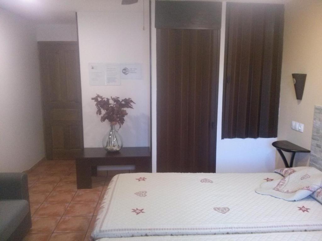 Postel nebo postele na pokoji v ubytování Hostal Suetxe
