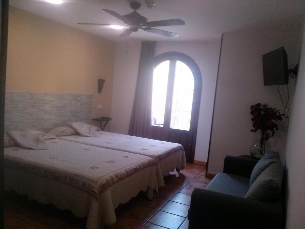 Postel nebo postele na pokoji v ubytování Hostal Suetxe