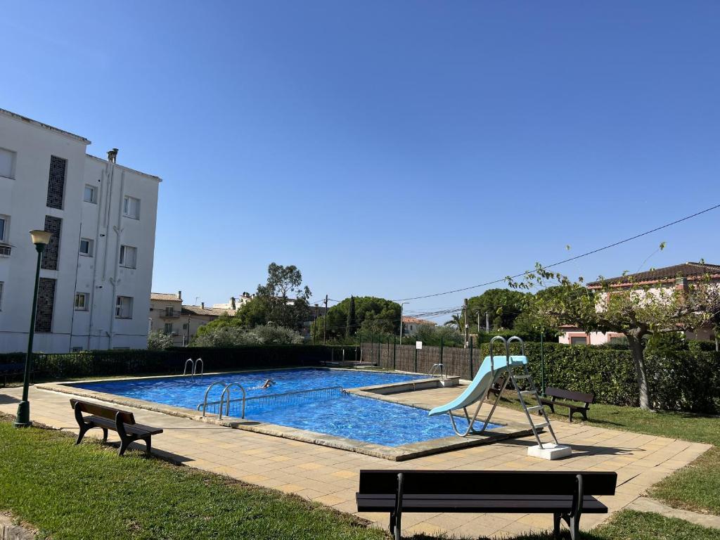 Swimmingpoolen hos eller tæt på Lisboa 4 - Piso con piscina comunitaria