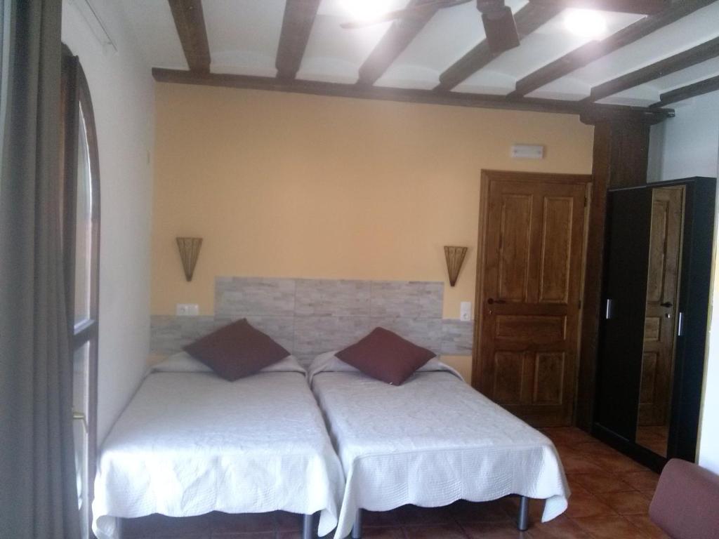 Postel nebo postele na pokoji v ubytování Hostal Suetxe