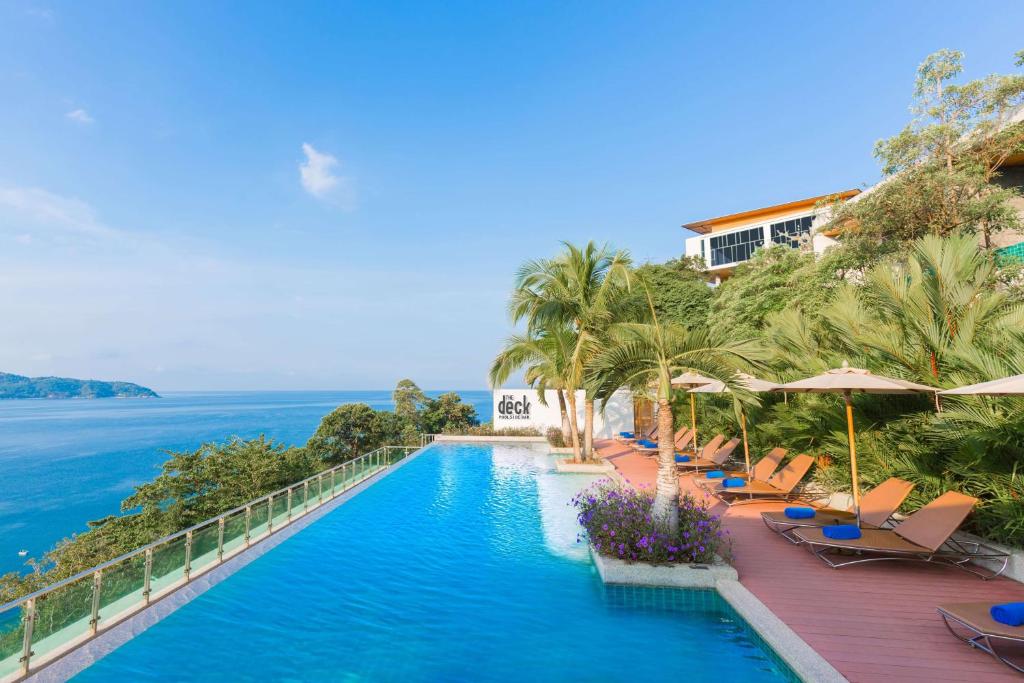 Hồ bơi trong/gần Wyndham Grand Phuket Kalim Bay