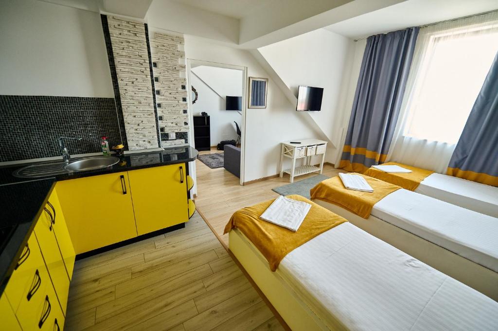 TV a/nebo společenská místnost v ubytování Hotel Evianne Boutique
