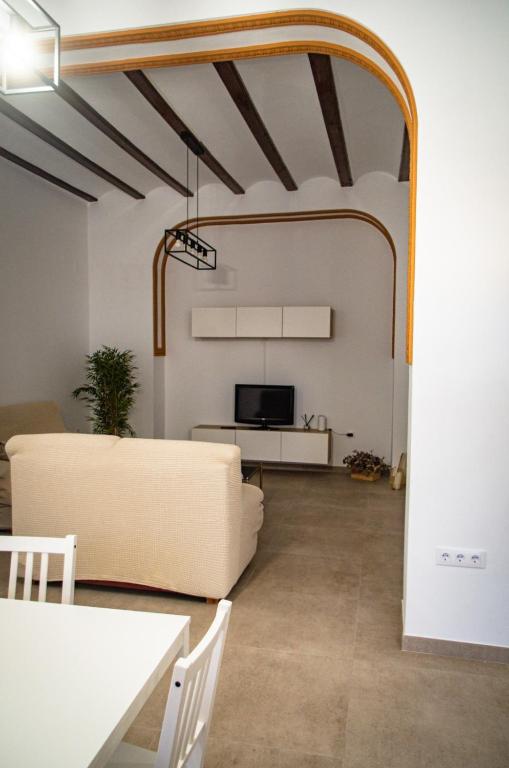 a living room with a couch and a table at Casa vacacional El Sol in Turís
