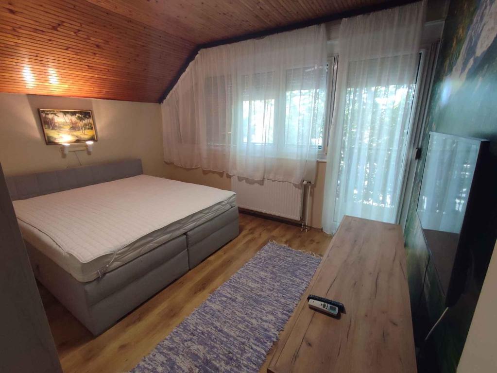Posteľ alebo postele v izbe v ubytovaní Apartment in Siofok - Balaton 35870