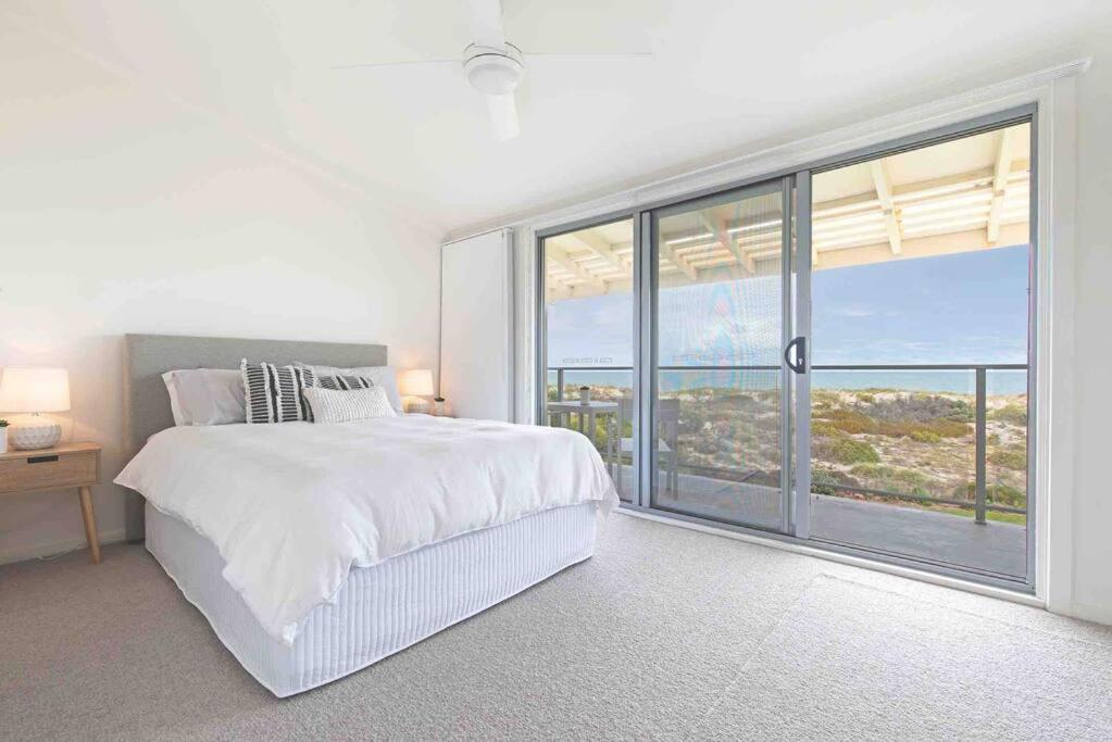 THE SHORE Absolute beachfront holiday house, Port Adelaide (updated