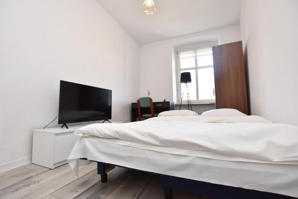 City Central Apartments Wrocław - Three-Bedroom Apartment