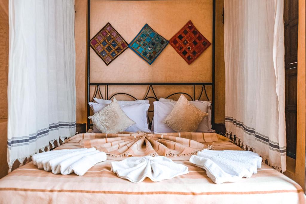 Postel nebo postele na pokoji v ubytování Héritage Lalla Aicha Hotel & Spa