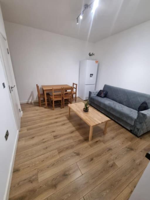 Apartment Flat 2 Mornington Crescent, 2 Bed, 1 Bath, London, UK ...