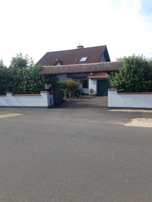 a house with a parking lot in front of it at Ferienwohnung May in Seiwerath