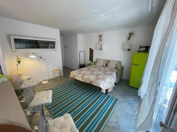 Romantic small apartment, Cannes (updated prices 2024)