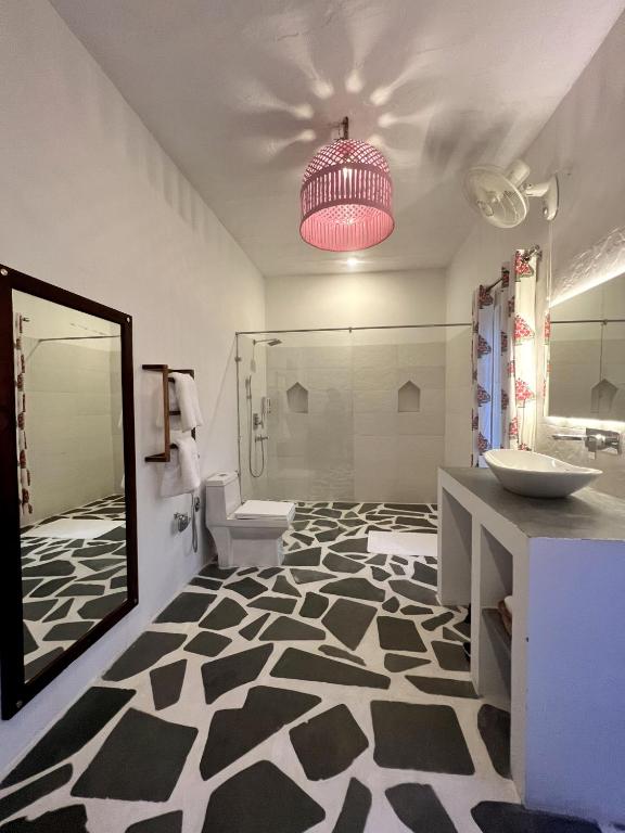 Koupelna v ubytování The Luxe Pushkar - A Luxury Farmstay in Pushkar