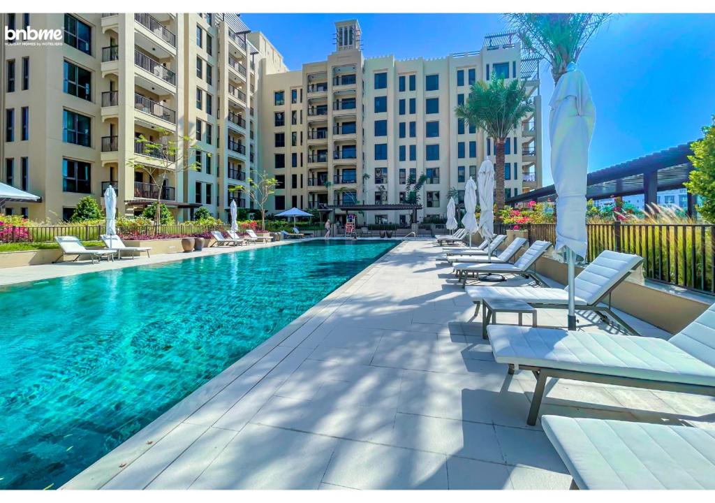 Bazén v ubytování bnbmehomes - Elegant Pool View - 2BR Apartment - 607 nebo v jeho okolí