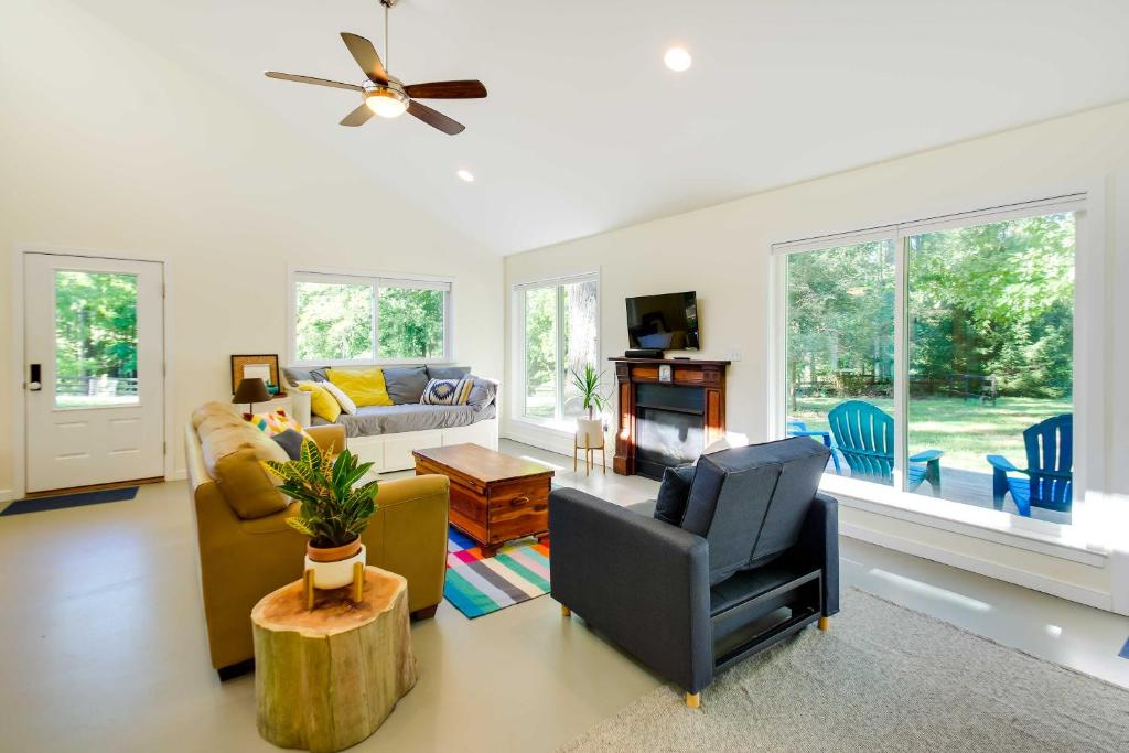 a living room with a couch and chairs at Quaint Charlottesville Home Less Than 10 Mi to Dtwn! in Earlysville