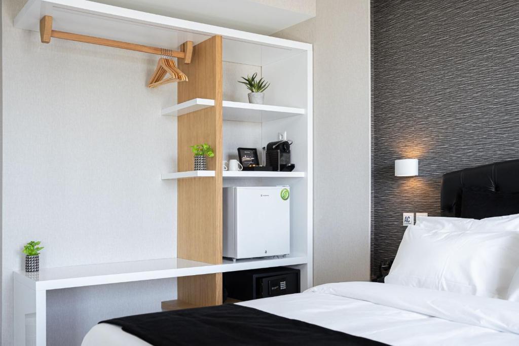 Kreoli Suites Glyfada - Resim 25