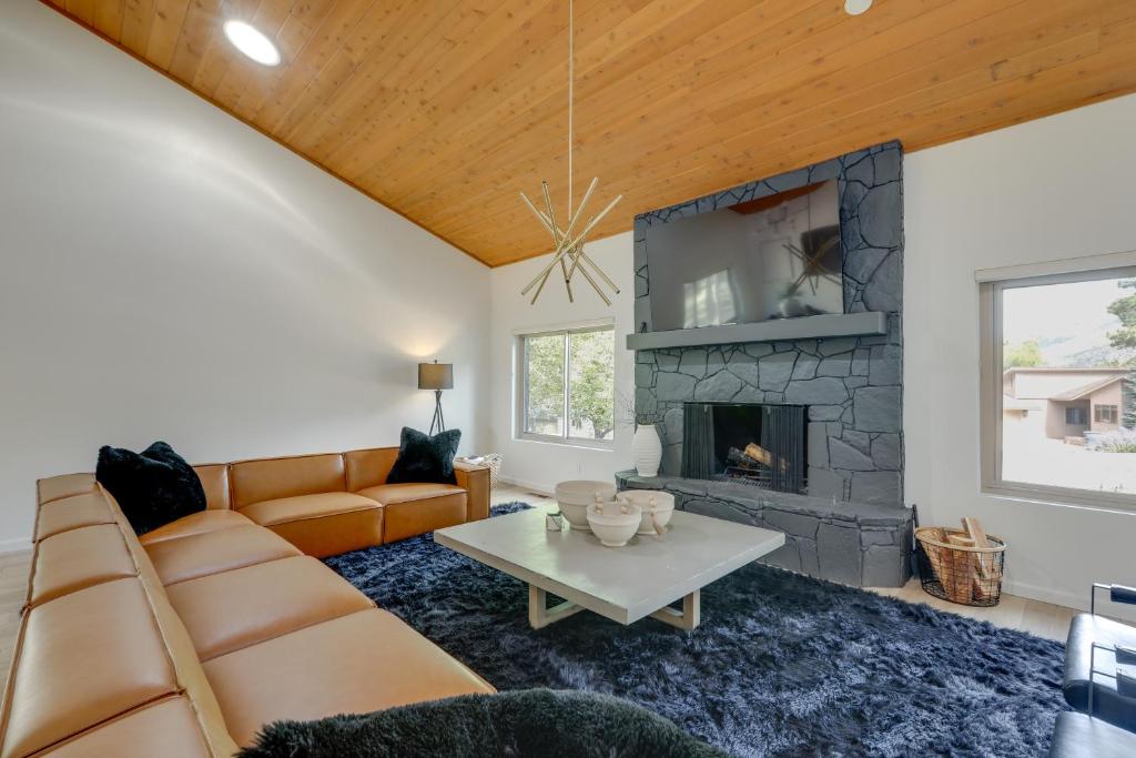 Chic Flagstaff Retreat with Fireplace and Patio!, Flagstaff (updated