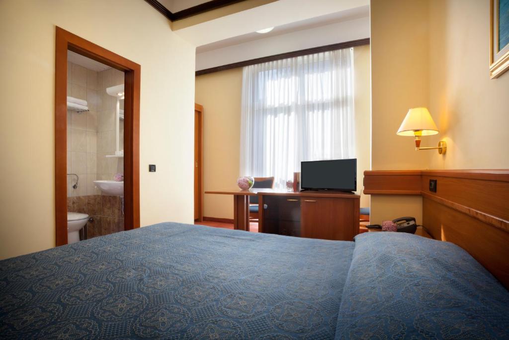 Posteľ alebo postele v izbe v ubytovaní Hotel Kristal - Liburnia