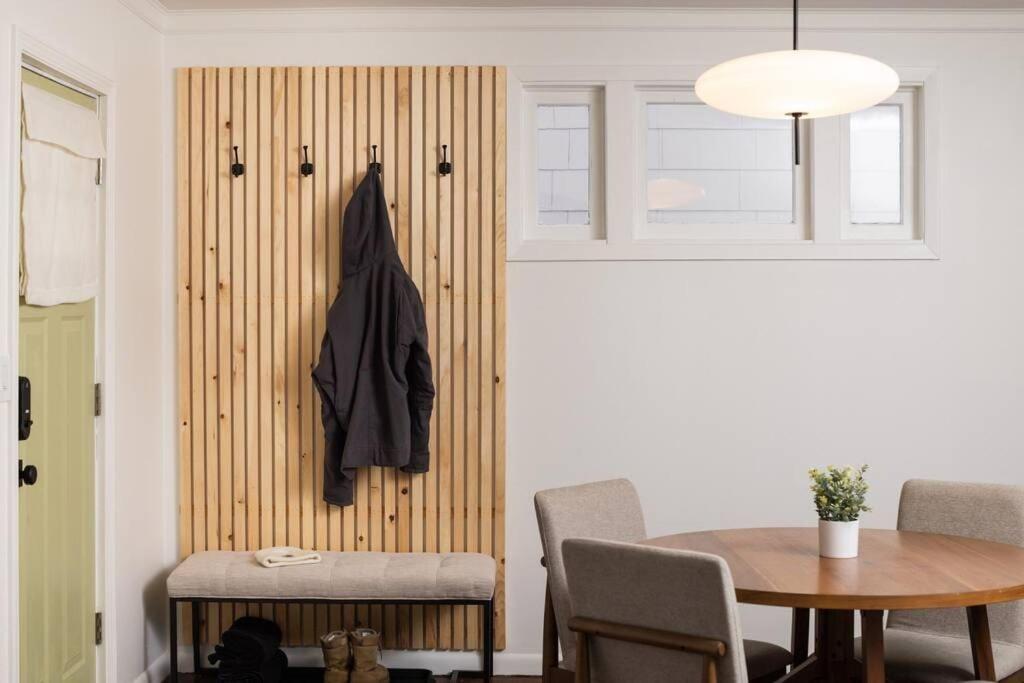 Edge of the Wedge - Rochesters most convenient home - Housity