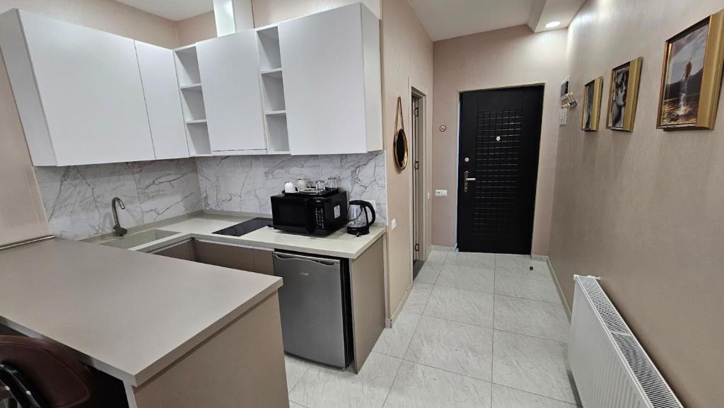 Kuchyň nebo kuchyňský kout v ubytování MD Apart Hotel Tbilisi