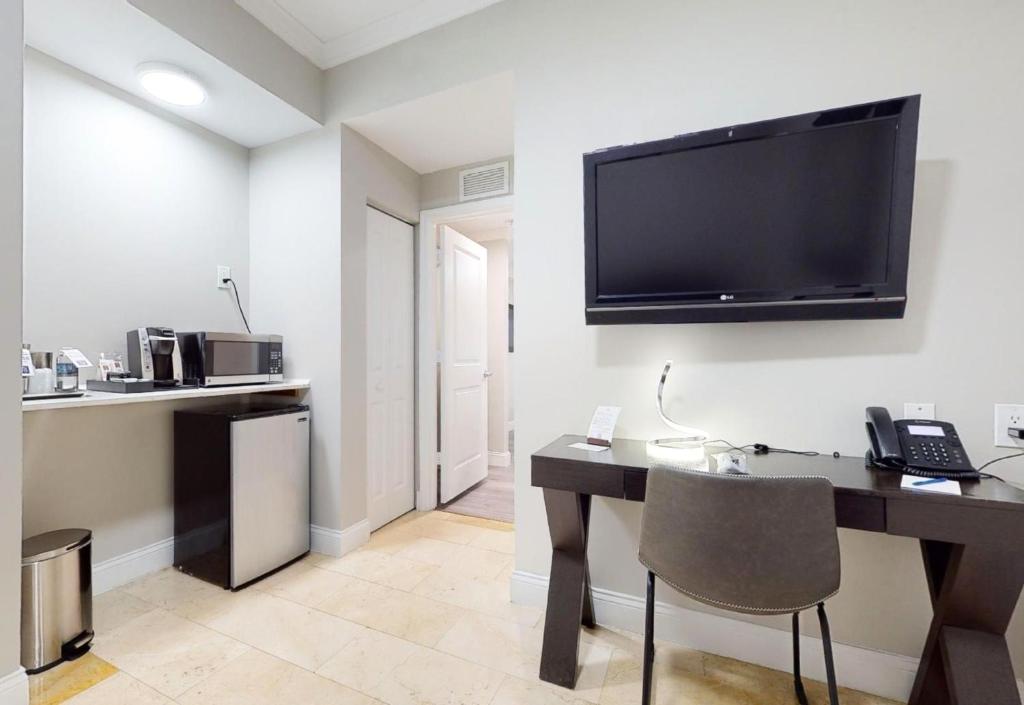 Nuvo Suites Hotel - Miami Doral - Standard King Suite