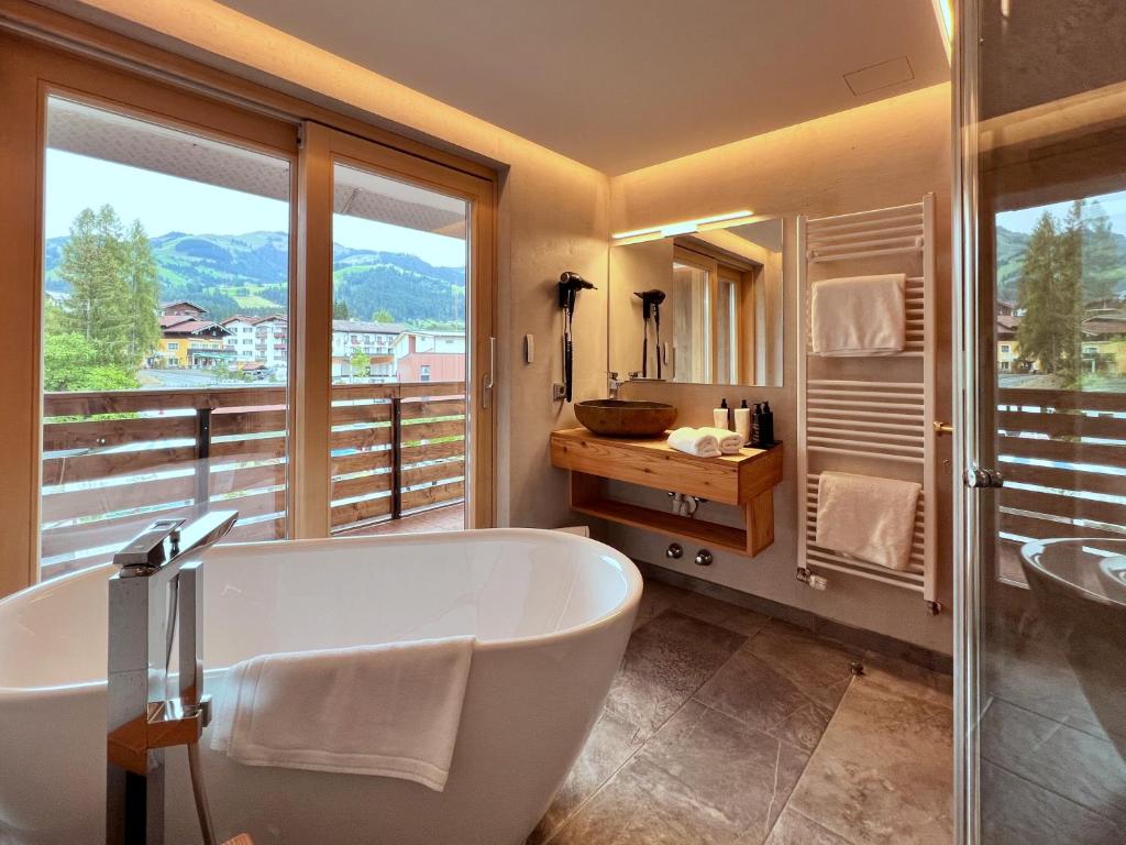 Nespecifikovaný výhled na hory nebo výhled na hory při pohledu z hotelu