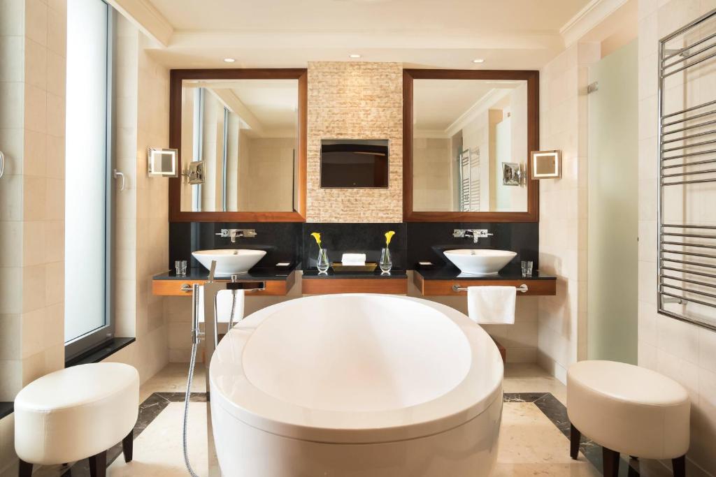 Sheraton Bratislava Hotel - Resim 18