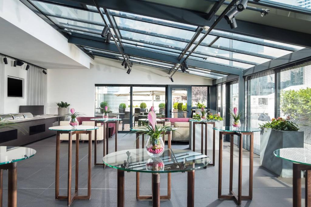 Sheraton Bratislava Hotel - Resim 39