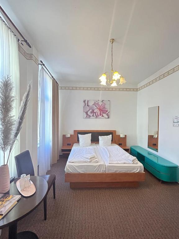 Postel nebo postele na pokoji v ubytování Hotel Adam