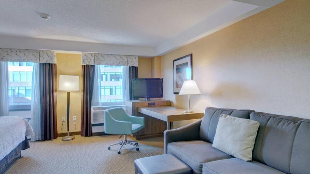 Hampton Inn & Suites Boston Crosstown Center photo