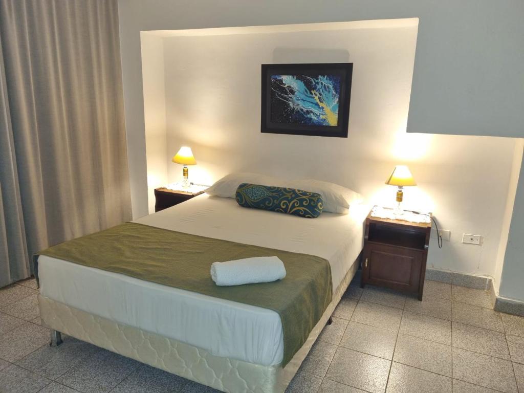 Postel nebo postele na pokoji v ubytování Hotel Hassler