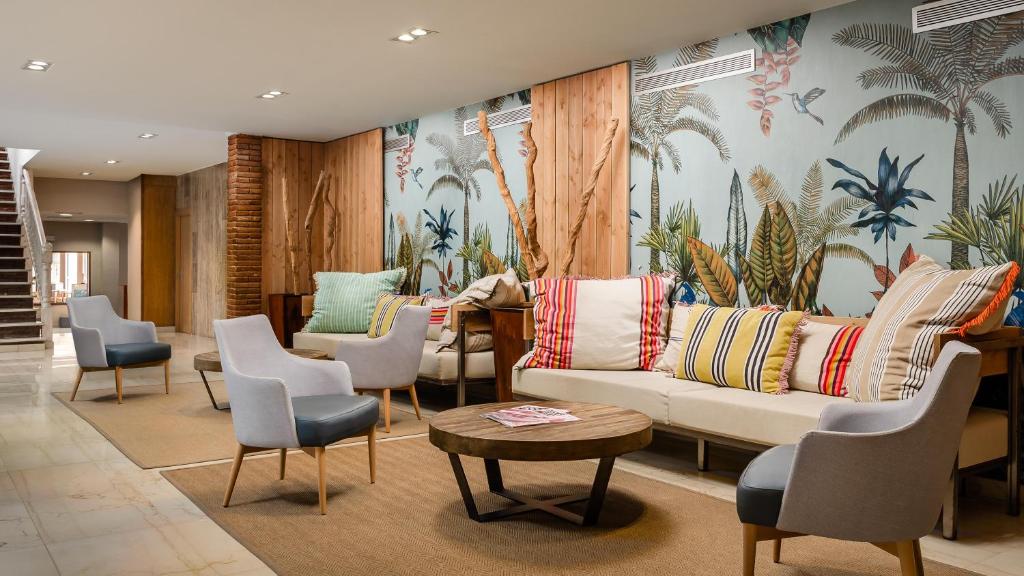 A seating area at ALEGRIA Maripins