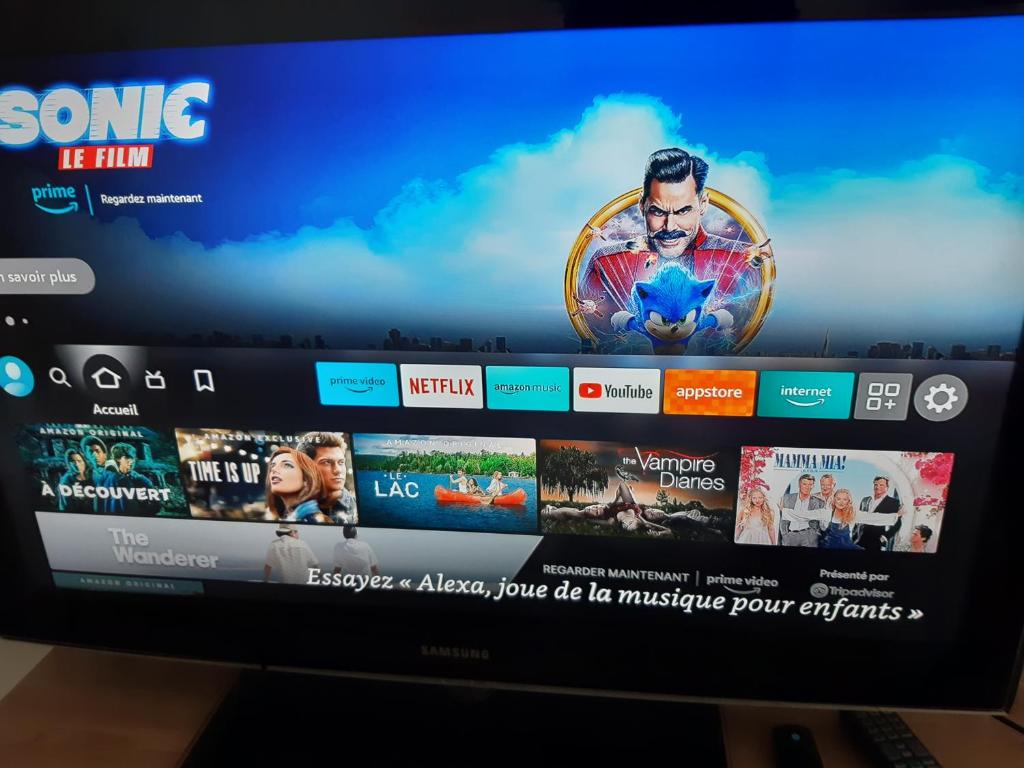 Televízia a/alebo spoločenská miestnosť v ubytovaní Grand studio avec patio