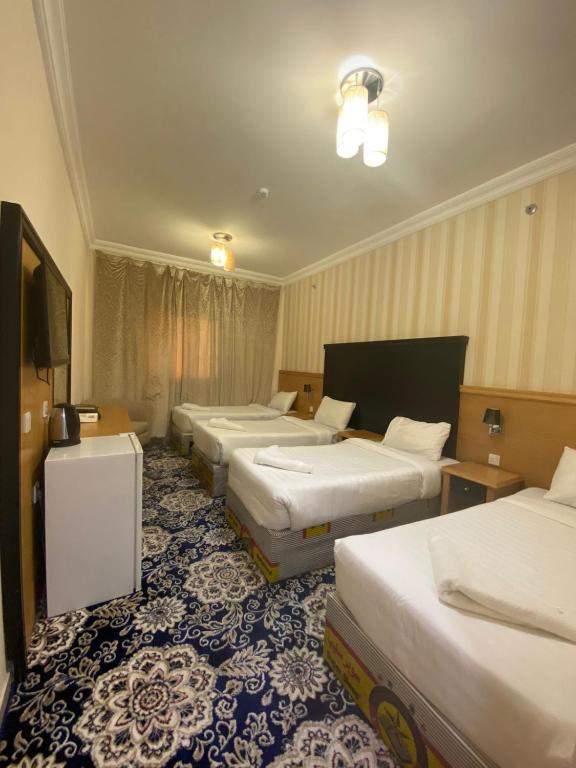 سرير أو أسرّة في غرفة في دار الموحدين المحبس Dar Al muahdeen Almahbas