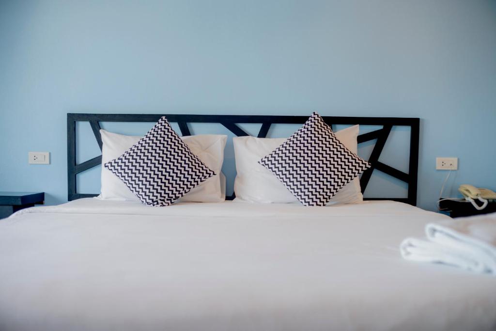 Cama ou camas em um quarto em Sleep Whale Hotel