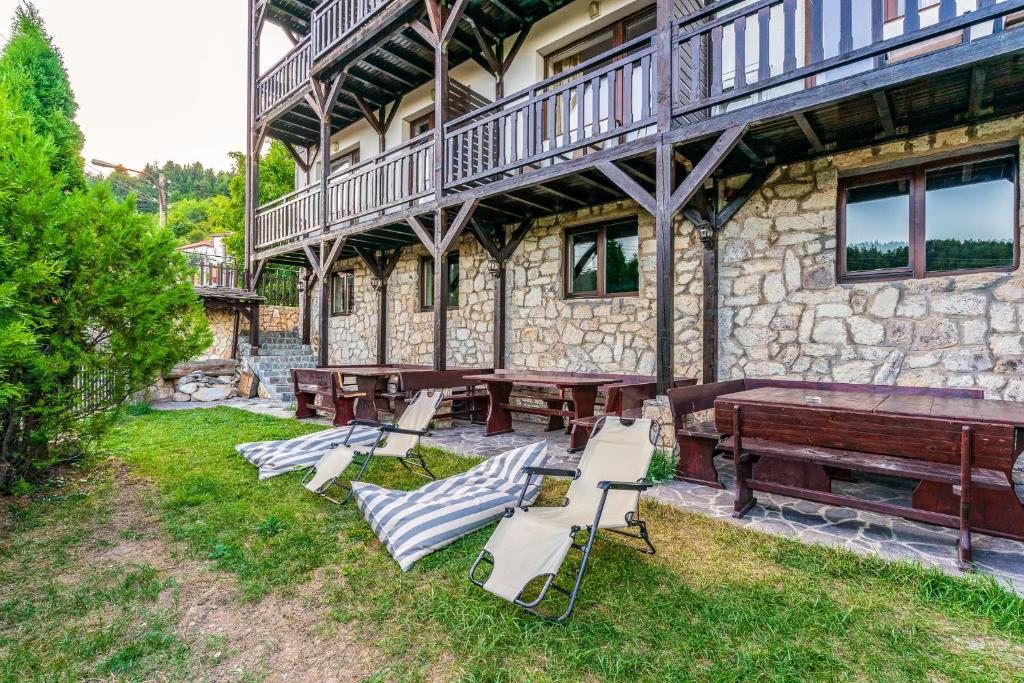 Zahrada ubytování The Pine Living - Guesthouse with Coworking space & Spa